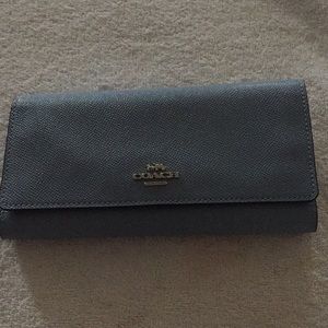 Light blue trifold COACH women’s wallet NWT